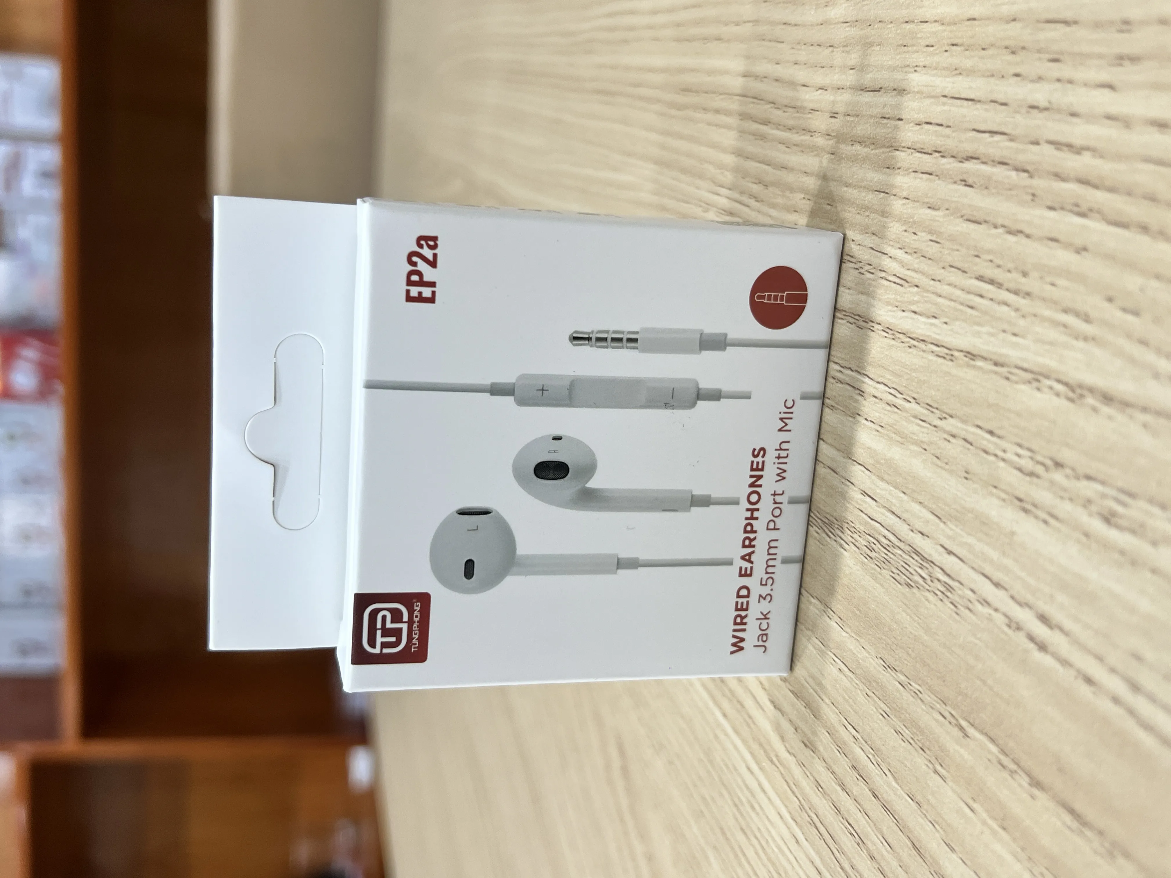 Tai Nghe EP2A là lựa chọn đáng tin cậy dành cho người dùng muốn sở hữu mẫu tai nghe có dây bền bỉ, âm thanh trong trẻo và giá thành hợp lý. Với khả năng tương thích rộng, micro nhạy và thiết kế tối ưu cho trải nghiệm hằng ngày, EP2A trở thành phụ kiện âm thanh không thể thiếu cho học tập – công việc – giải trí.